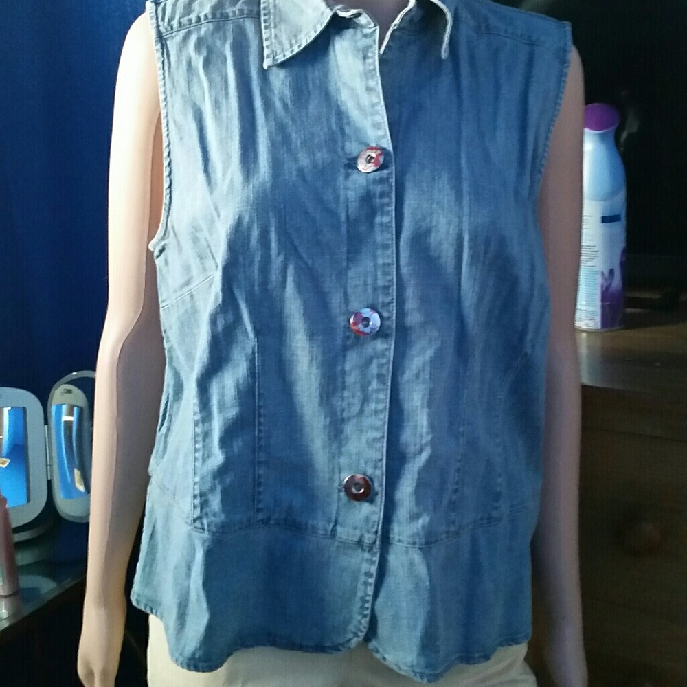Denim vest/ sleeveless blouse with collar